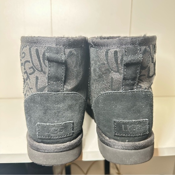 UGG Women's Black Patterned Winter Boots - Picture 4 of 8